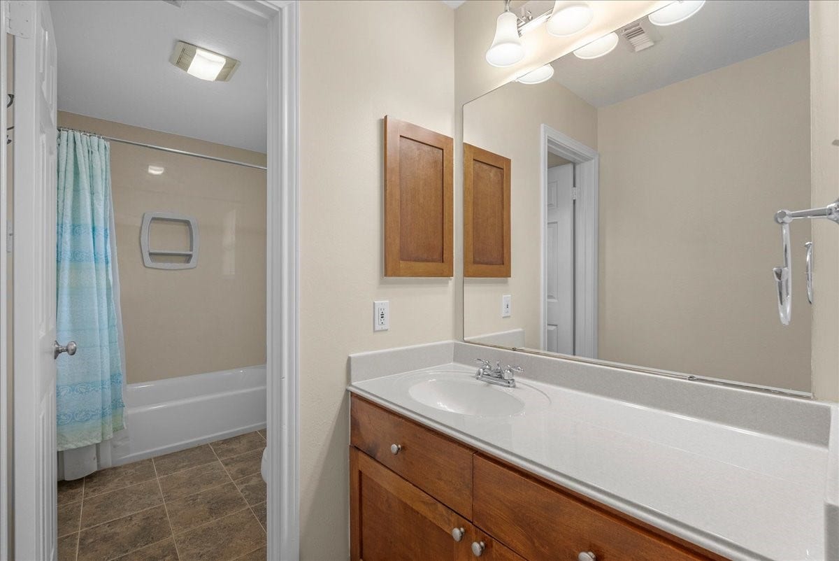 2633 De Four Trace, Seabrook, TX 77586 2633 De Four Trace, Seabrook, TX 77586