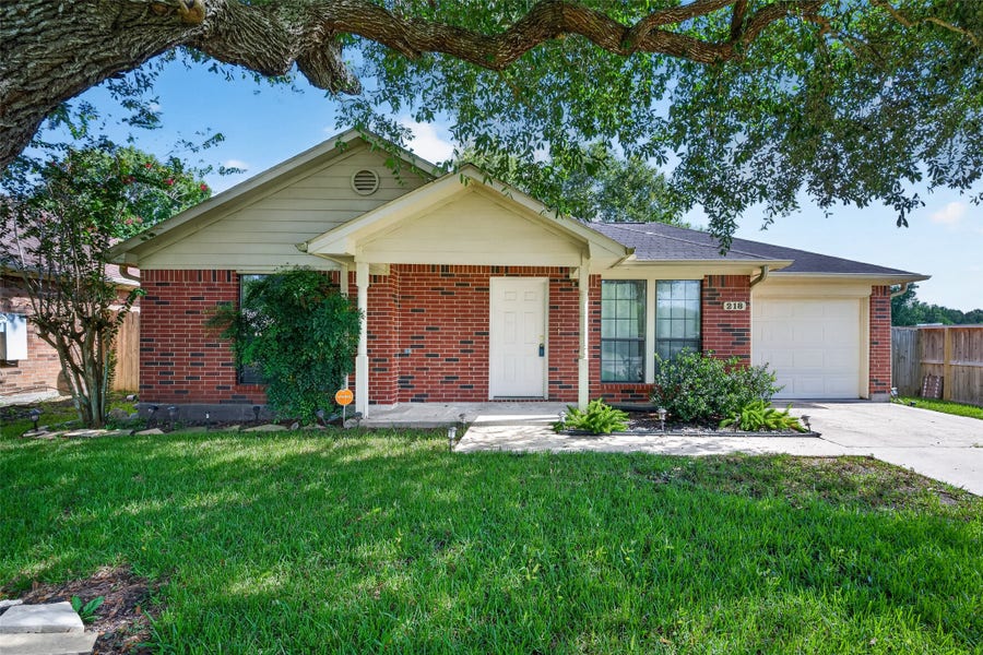 Property photo for 2914 County Road 855b, Alvin, TX