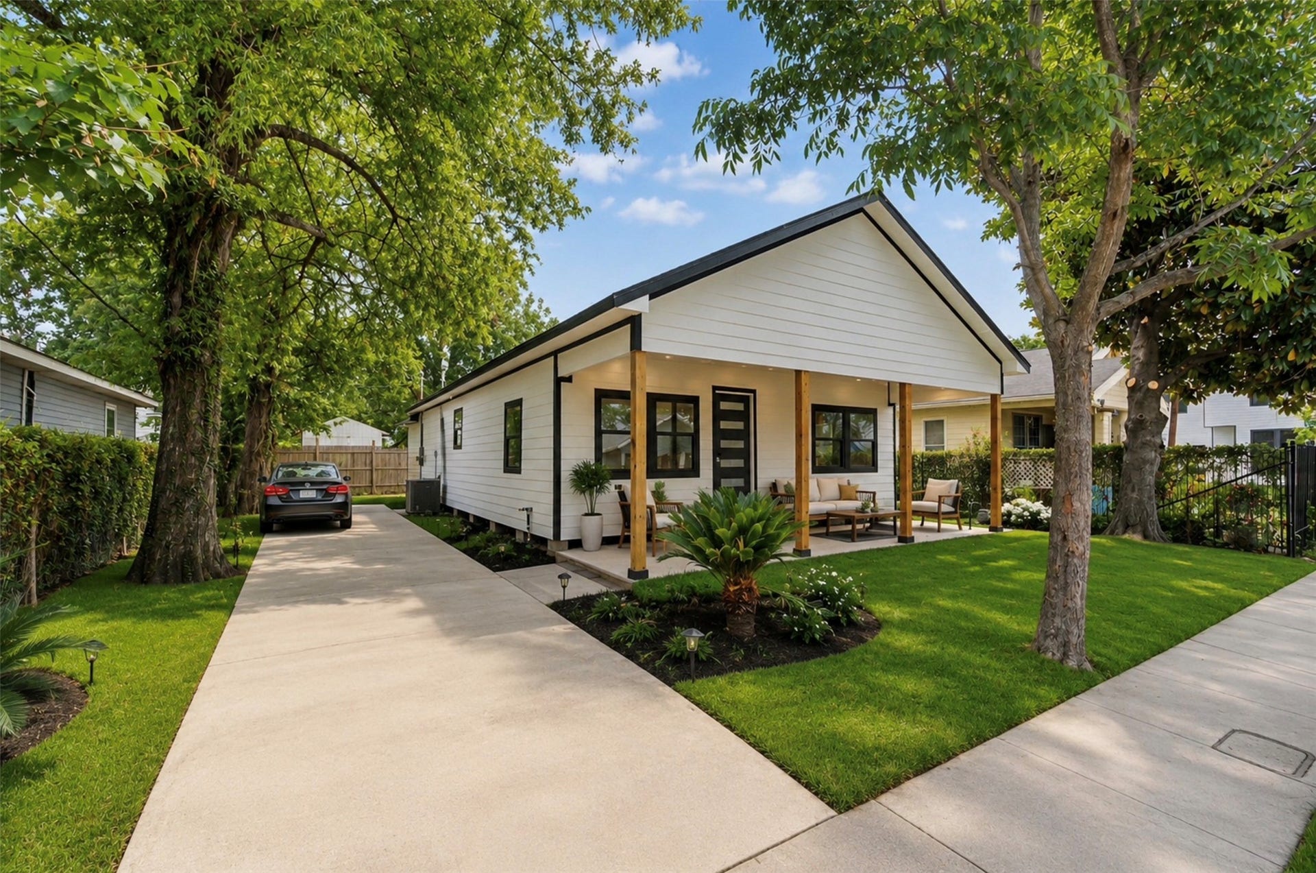 2338 Lidstone Street, Houston, TX 77023 (Photoshop) virtually staged Front view of the home