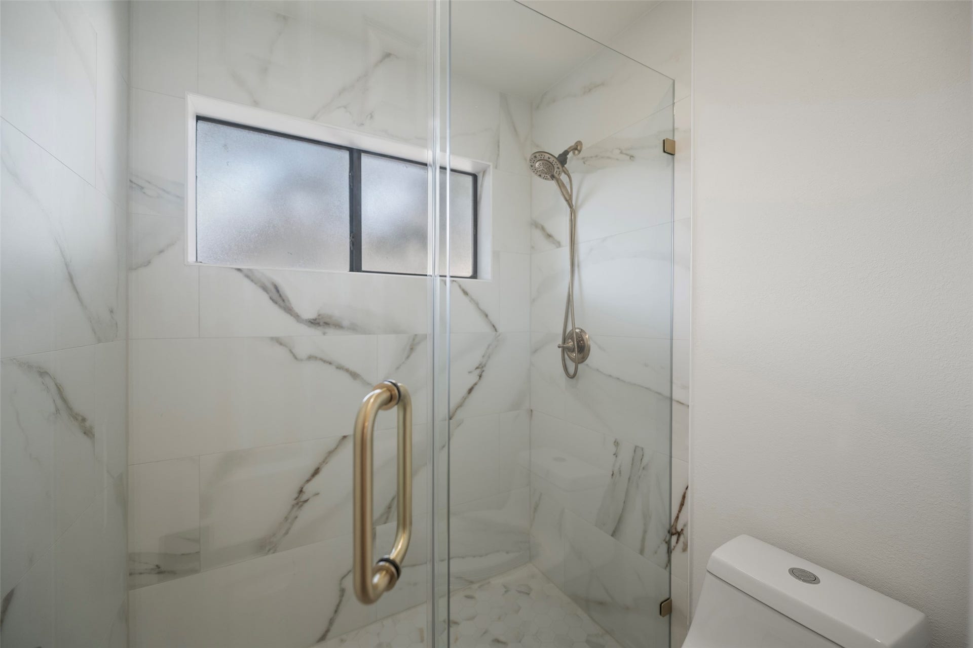 Secondary bathroom on 2nd floor