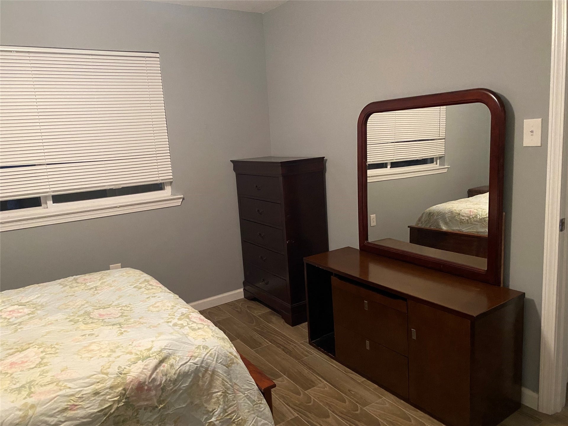 120 Shanklin Road, Angleton, TX 77515 120 Shanklin Road Room A-3