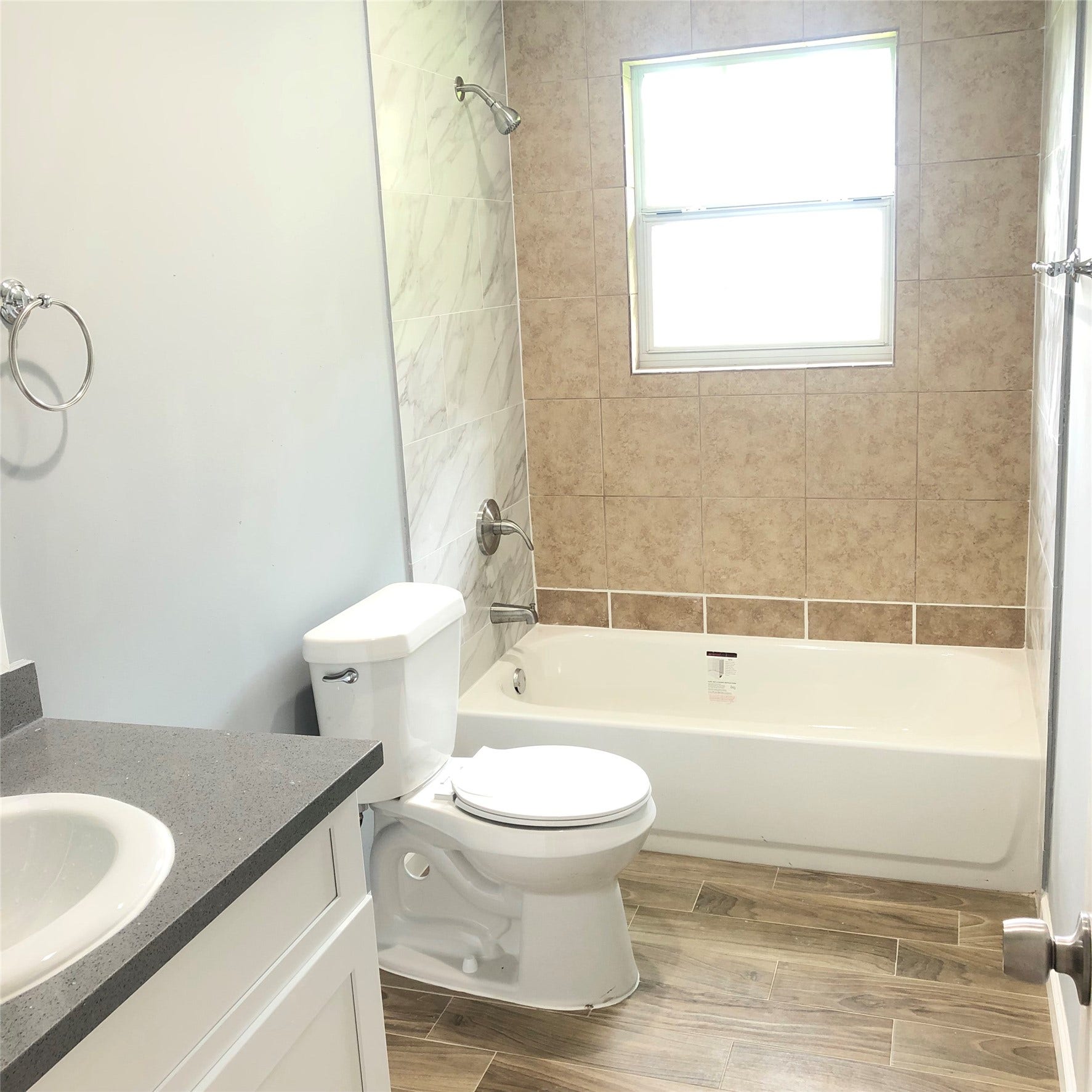120 Shanklin Road, Angleton, TX 77515 Part A Hallway bath