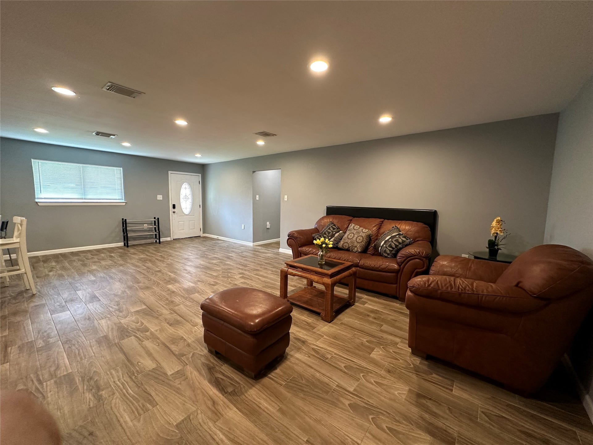 120 Shanklin Road, Angleton, TX 77515 120 Shanklin Rd Part A Large Living Room