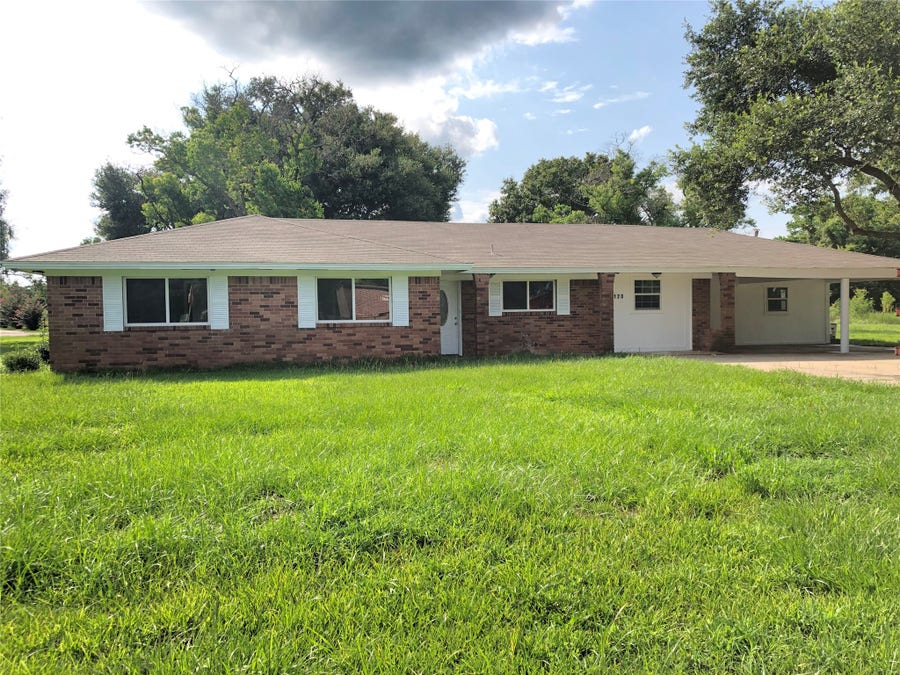 Property photo for 120 Shanklin Road, Angleton, TX