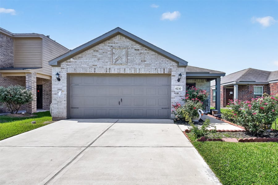 Property photo for 6230 El Oro Drive, Houston, TX