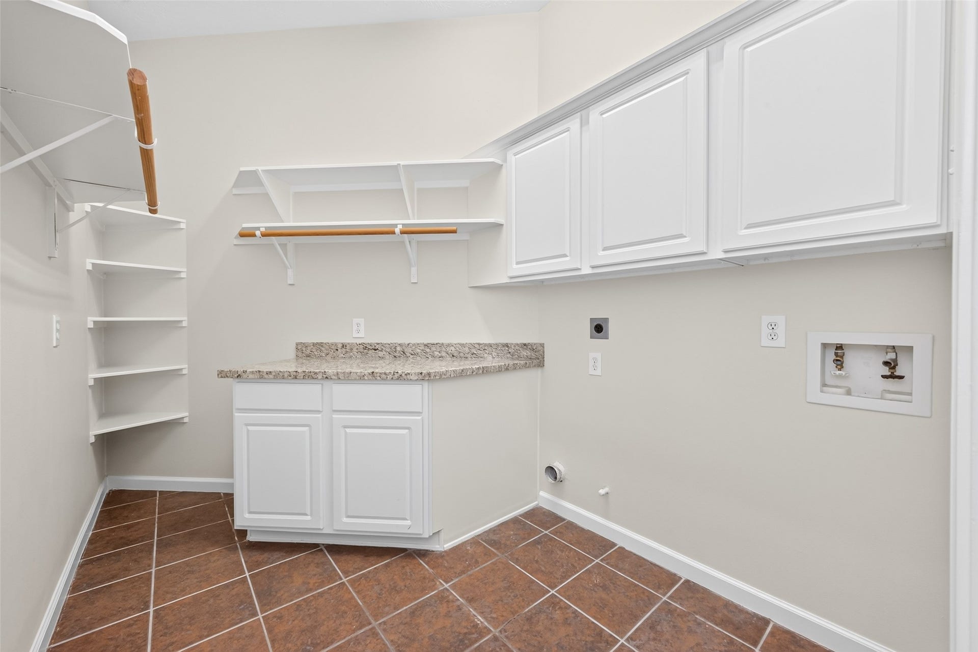 47 Presidio Road, Montgomery, TX 77356 Huge Laundry Room