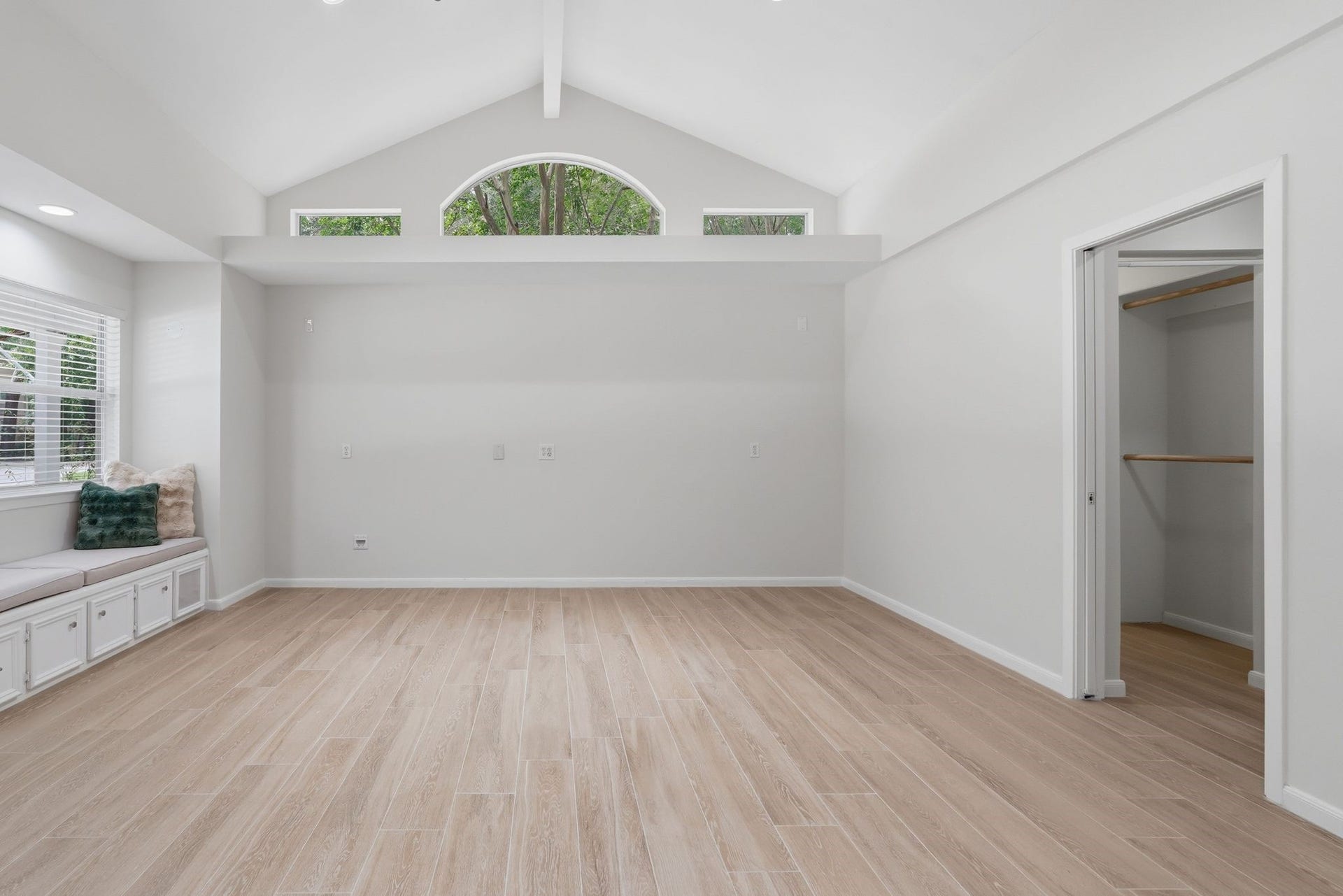 10916 Fawnlily Street, The Woodlands, TX 77380 Now would be a good time to click Add to cart on that bedroom set you've been eying up. And what's better than 1 closet? TWO closets. Go into that door on the right to fall in love.