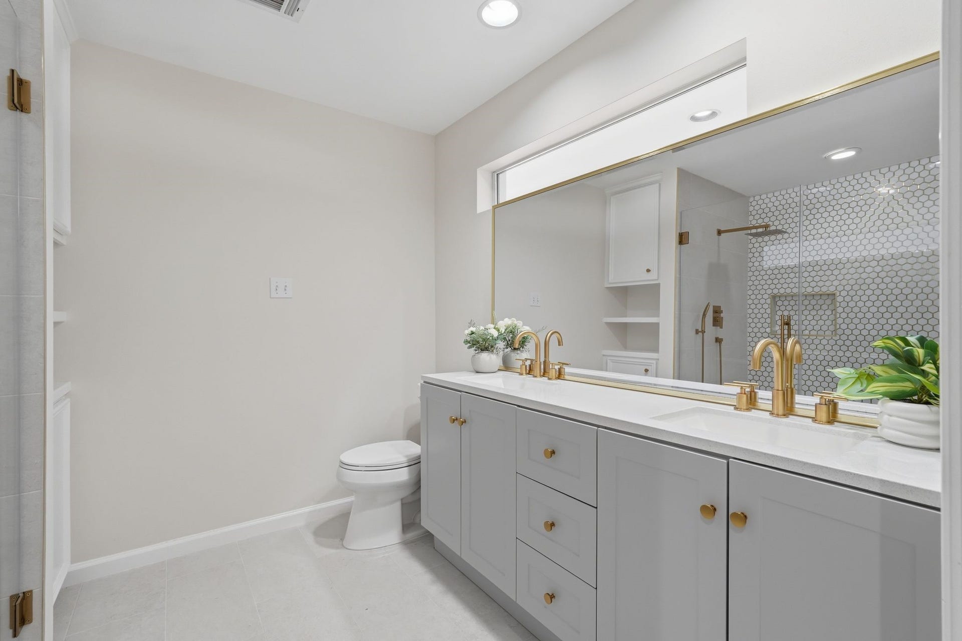 10916 Fawnlily Street, The Woodlands, TX 77380 The finishes in this bathroom are *chef's kiss*.
