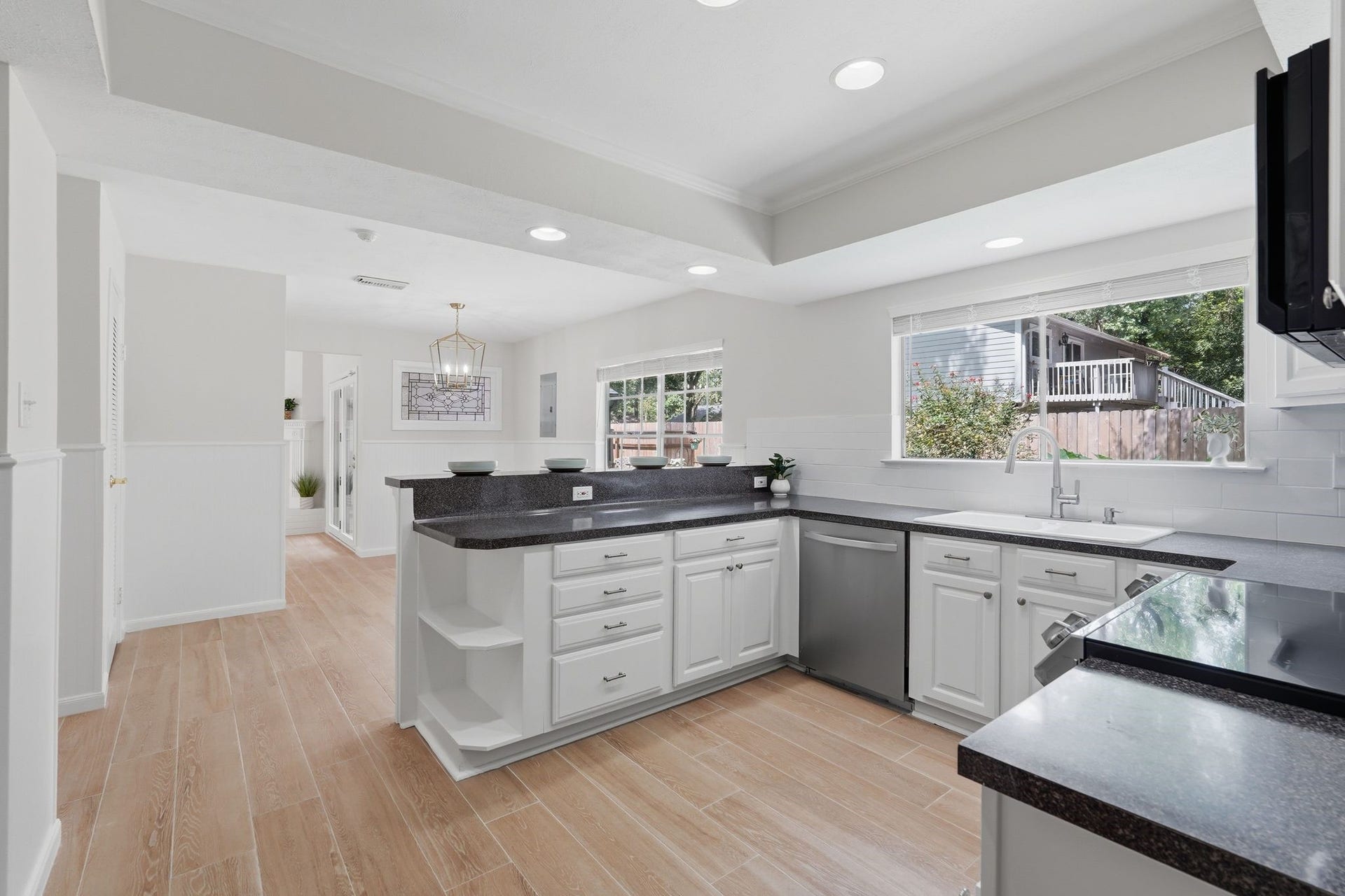 10916 Fawnlily Street, The Woodlands, TX 77380 Conveniently located next to your formal dining room is your open kitchen with scenic views of your serene backyard.