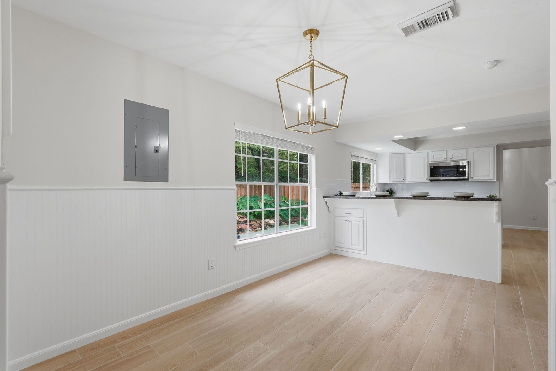 10916 Fawnlily Street, The Woodlands, TX 77380 Just off the kitchen is your breakfast nook with flexibility for multiple table options. It can fit a square, circle or round table here and still look great.