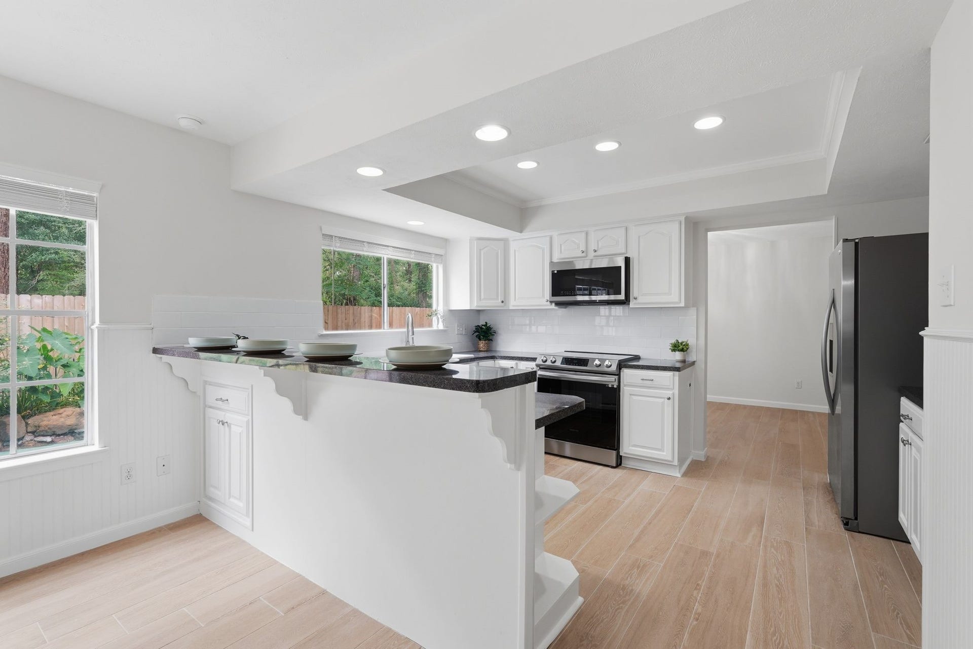 10916 Fawnlily Street, The Woodlands, TX 77380 Do you want some company in the kitchen or a spot to eat a casual bite to eat? This breakfast bar is perfect for that. Pull up a few stools and enjoy.