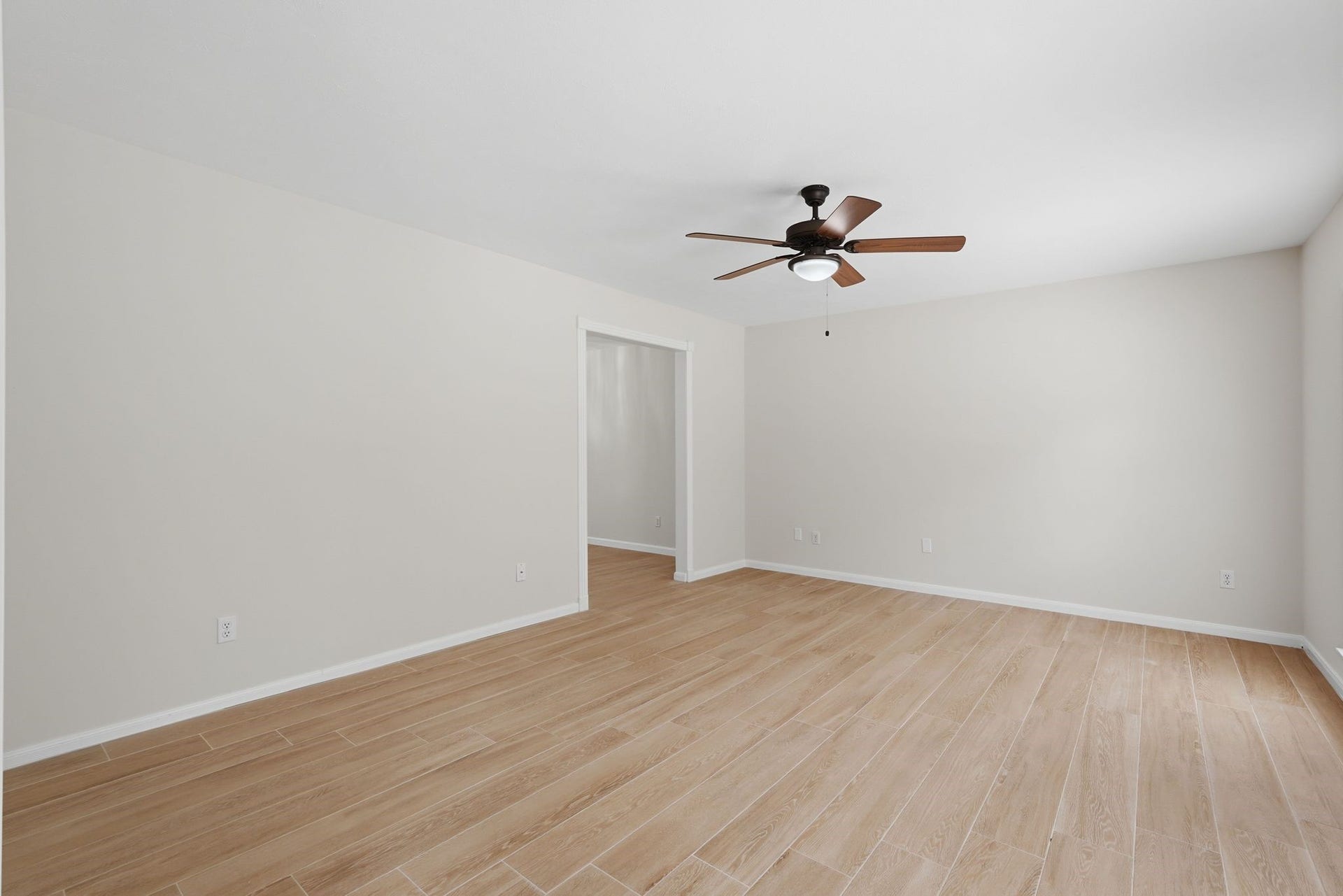 10916 Fawnlily Street, The Woodlands, TX 77380 Here is one of your first flex rooms downstairs. You can make this a spacious office, a game room, a second living room area, the opportunities are endless!