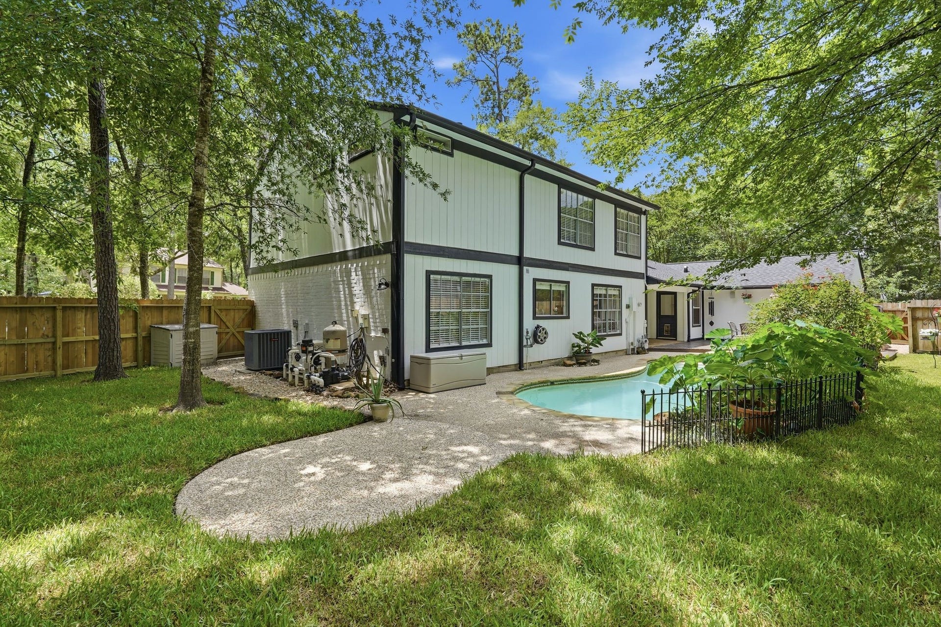 10916 Fawnlily Street, The Woodlands, TX 77380 The best part is that you still have plenty of grass leftover to enjoy a yard WITH the pool AND a large patio. This is incredible!