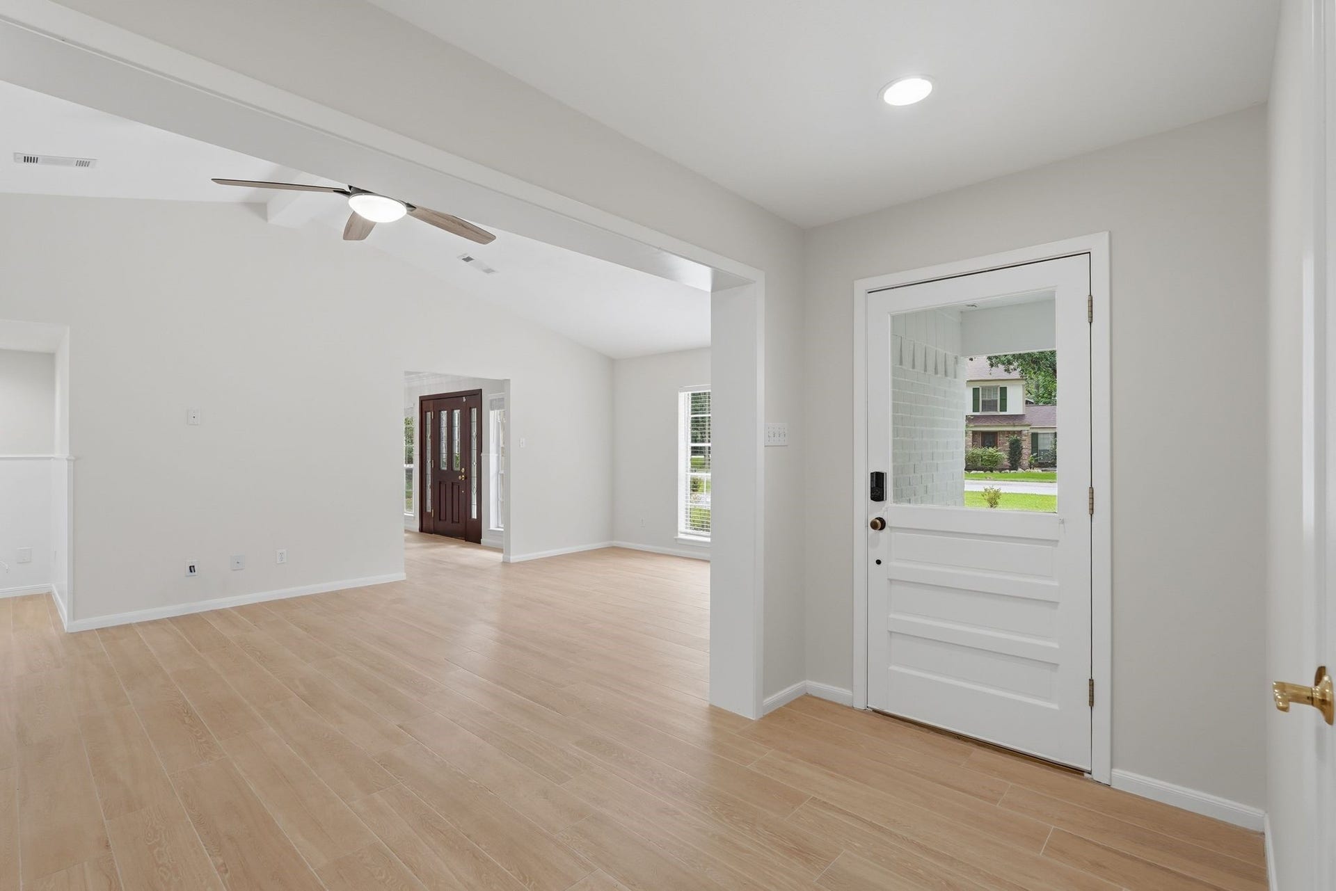 10916 Fawnlily Street, The Woodlands, TX 77380 Now let's turn to the right. Remember the large front porch on the left side of your home with an entrance. This is it!