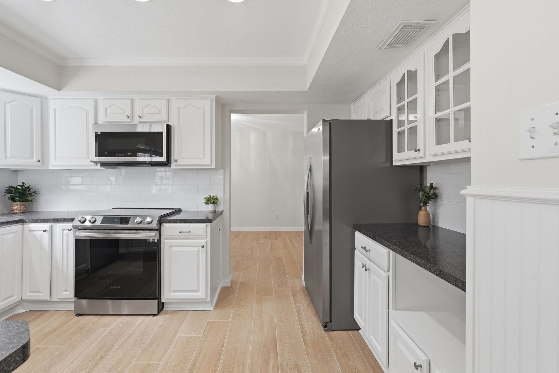 10916 Fawnlily Street, The Woodlands, TX 77380 Your new home has stainless steel appliances and tons of storage.