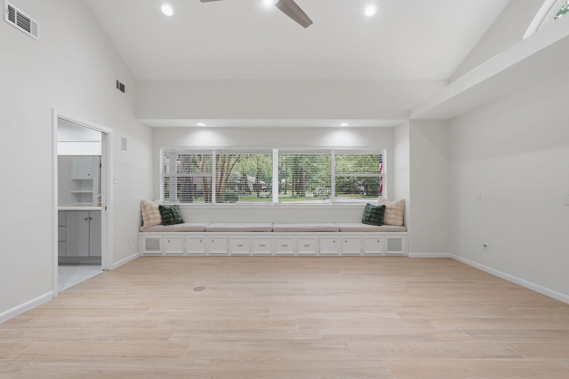 10916 Fawnlily Street, The Woodlands, TX 77380 Here is one more view of how much natural light this room has. This is a truly move in ready space. Now let's go look at your primary ensuite.