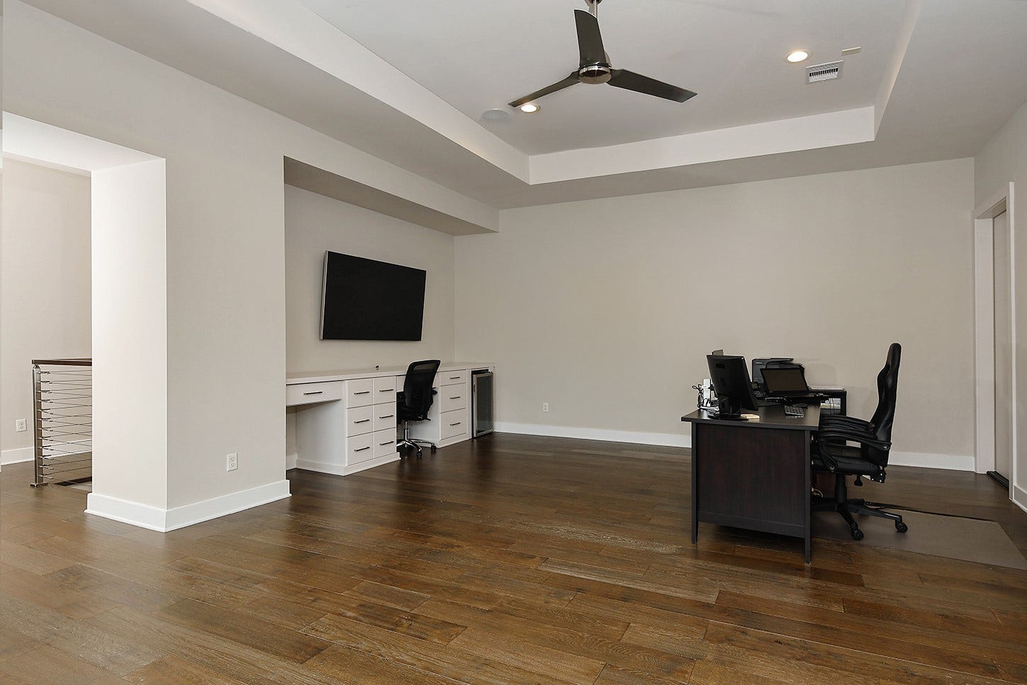 10 KINGSCOTE WAY, The Woodlands, TX 77382 10 KINGSCOTE WAY, The Woodlands, TX 77382