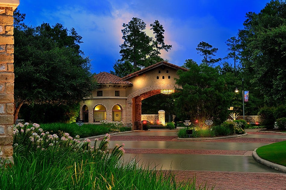 10 KINGSCOTE WAY, The Woodlands, TX 77382 10 KINGSCOTE WAY, The Woodlands, TX 77382