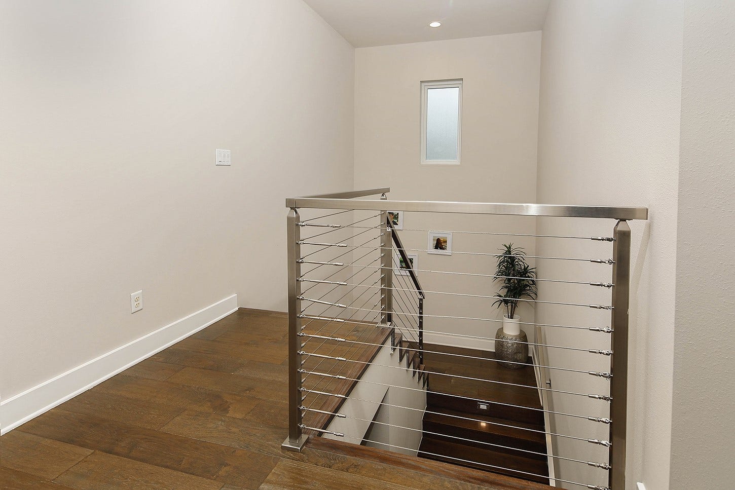 10 KINGSCOTE WAY, The Woodlands, TX 77382 10 KINGSCOTE WAY, The Woodlands, TX 77382
