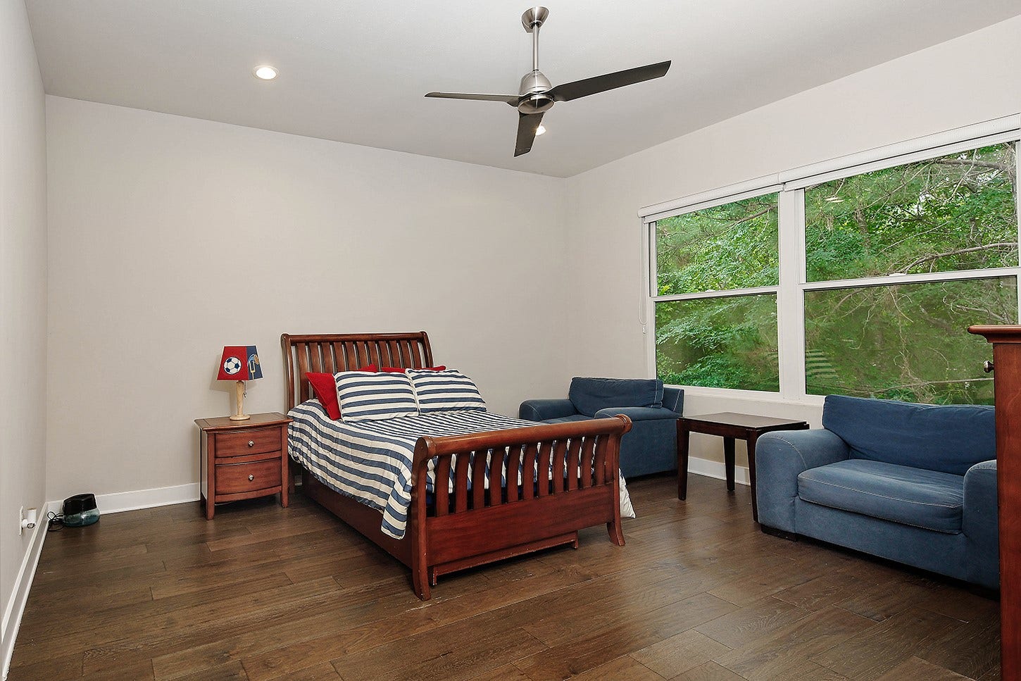 10 KINGSCOTE WAY, The Woodlands, TX 77382 10 KINGSCOTE WAY, The Woodlands, TX 77382