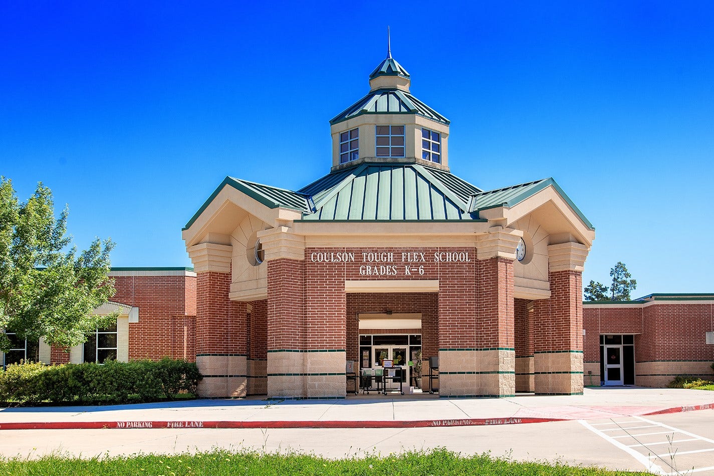 10 KINGSCOTE WAY, The Woodlands, TX 77382 10 KINGSCOTE WAY, The Woodlands, TX 77382