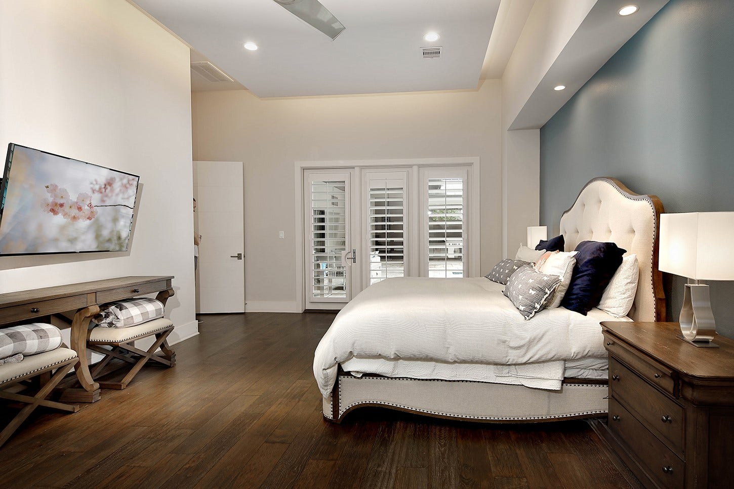 10 KINGSCOTE WAY, The Woodlands, TX 77382 10 KINGSCOTE WAY, The Woodlands, TX 77382