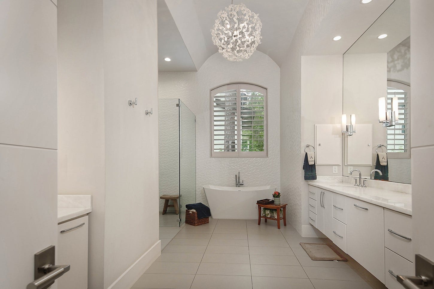 10 KINGSCOTE WAY, The Woodlands, TX 77382 10 KINGSCOTE WAY, The Woodlands, TX 77382