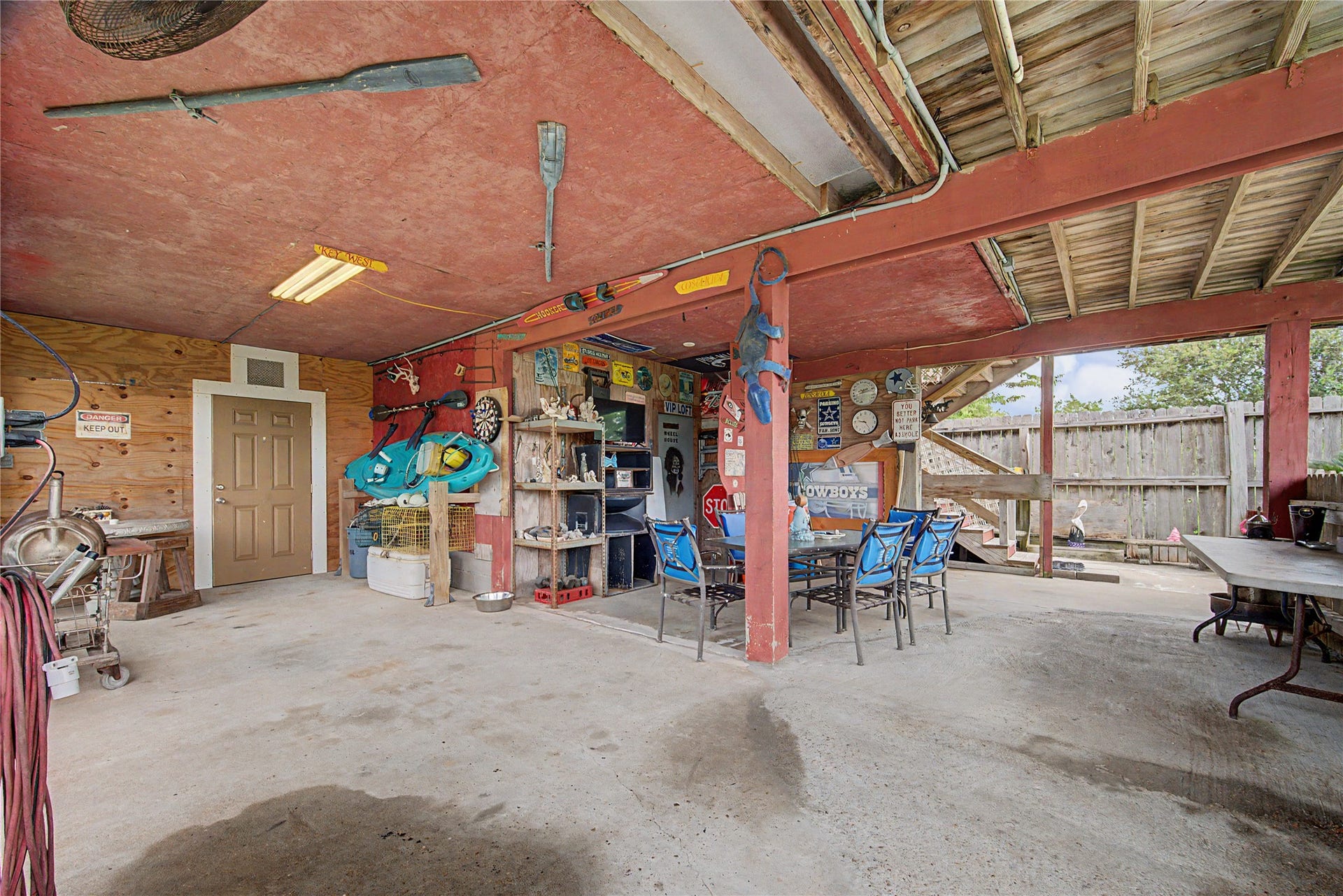 1019 Sunset Drive, San Leon, TX 77539 downstairs "hang out area"