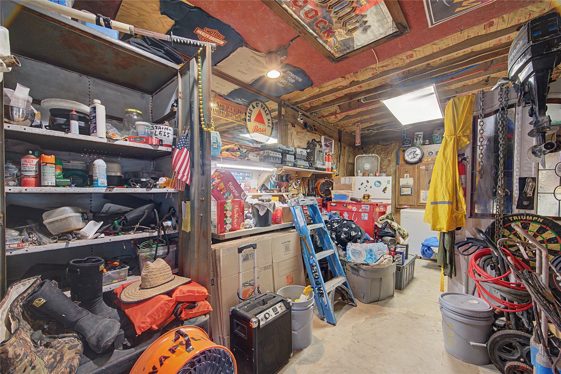 1019 Sunset Drive, San Leon, TX 77539 downstairs shop