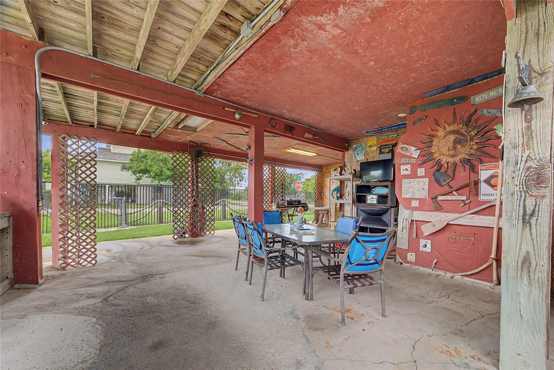 1019 Sunset Drive, San Leon, TX 77539 downstairs "hang out area"