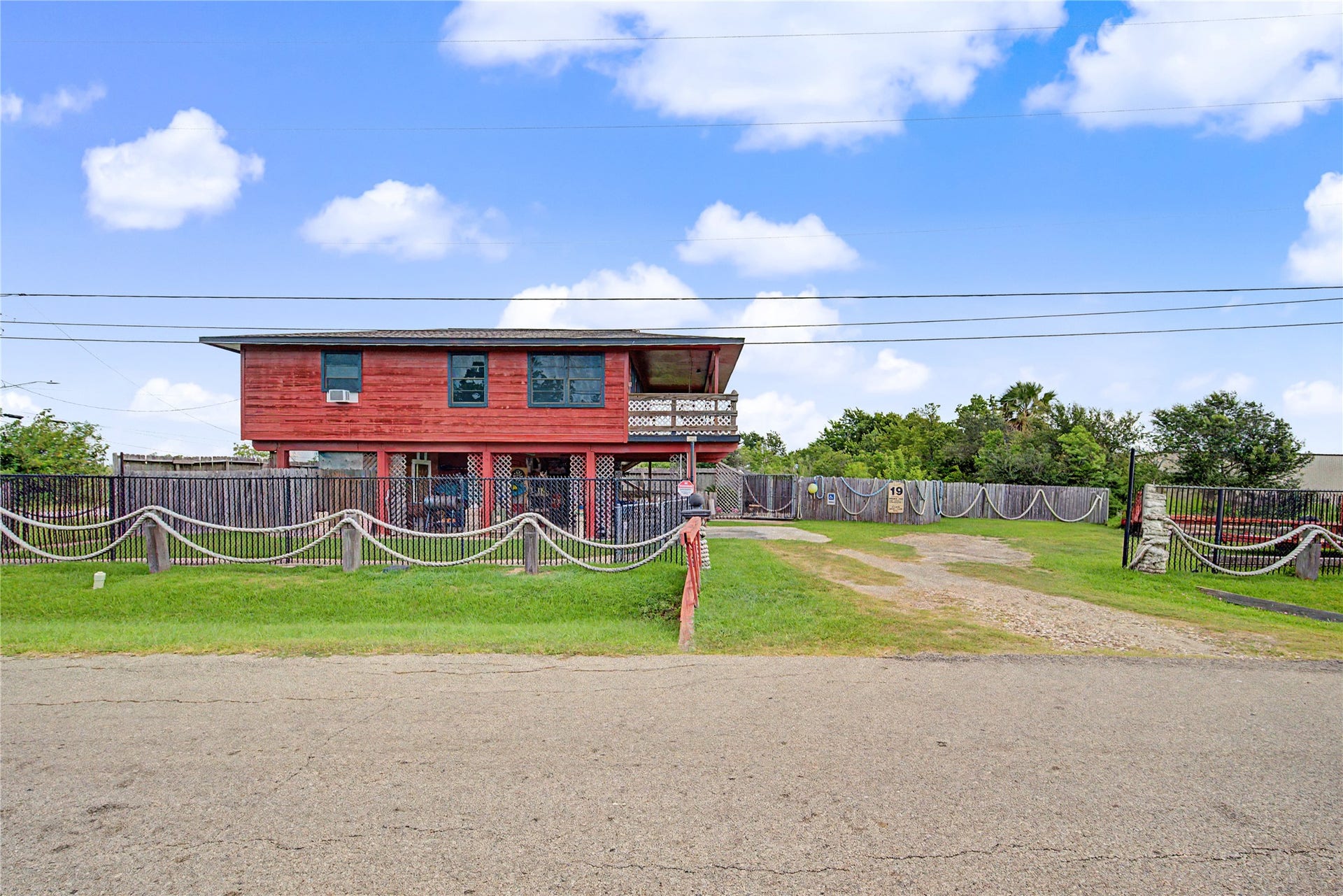 1019 Sunset Drive, San Leon, TX 77539 view of property from street