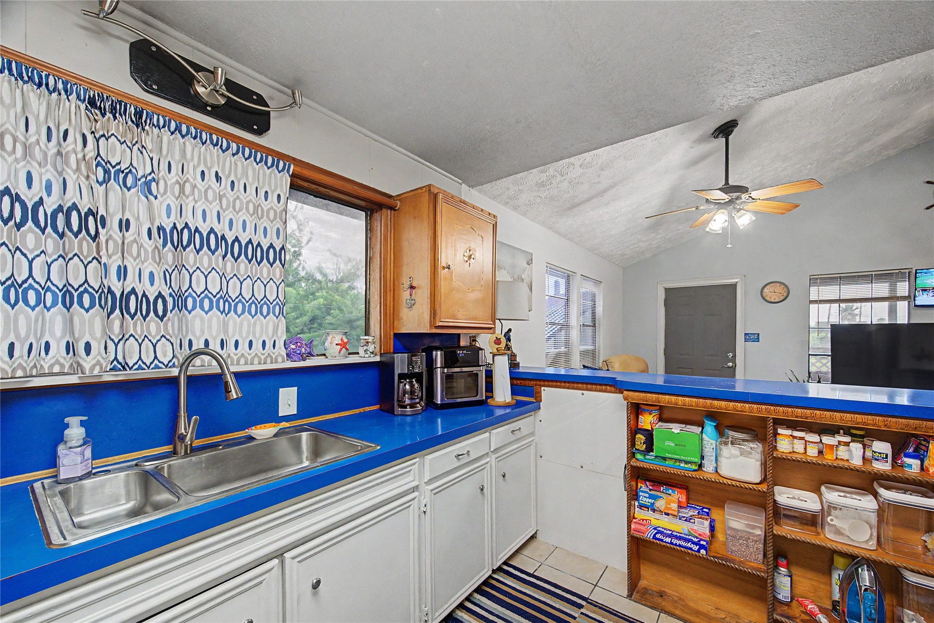 1019 Sunset Drive, San Leon, TX 77539 view of kitchen