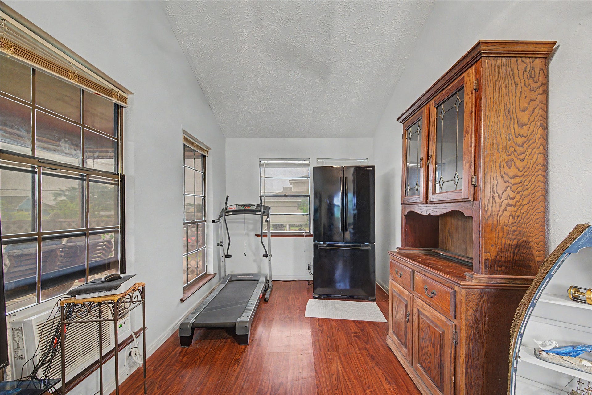 1019 Sunset Drive, San Leon, TX 77539 secondary living area