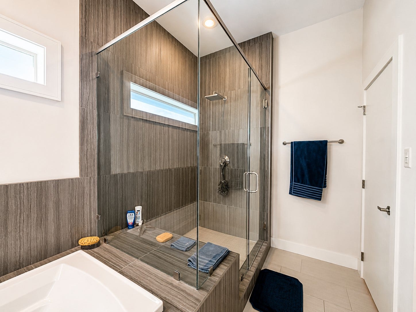 26-primary bdrm full bath