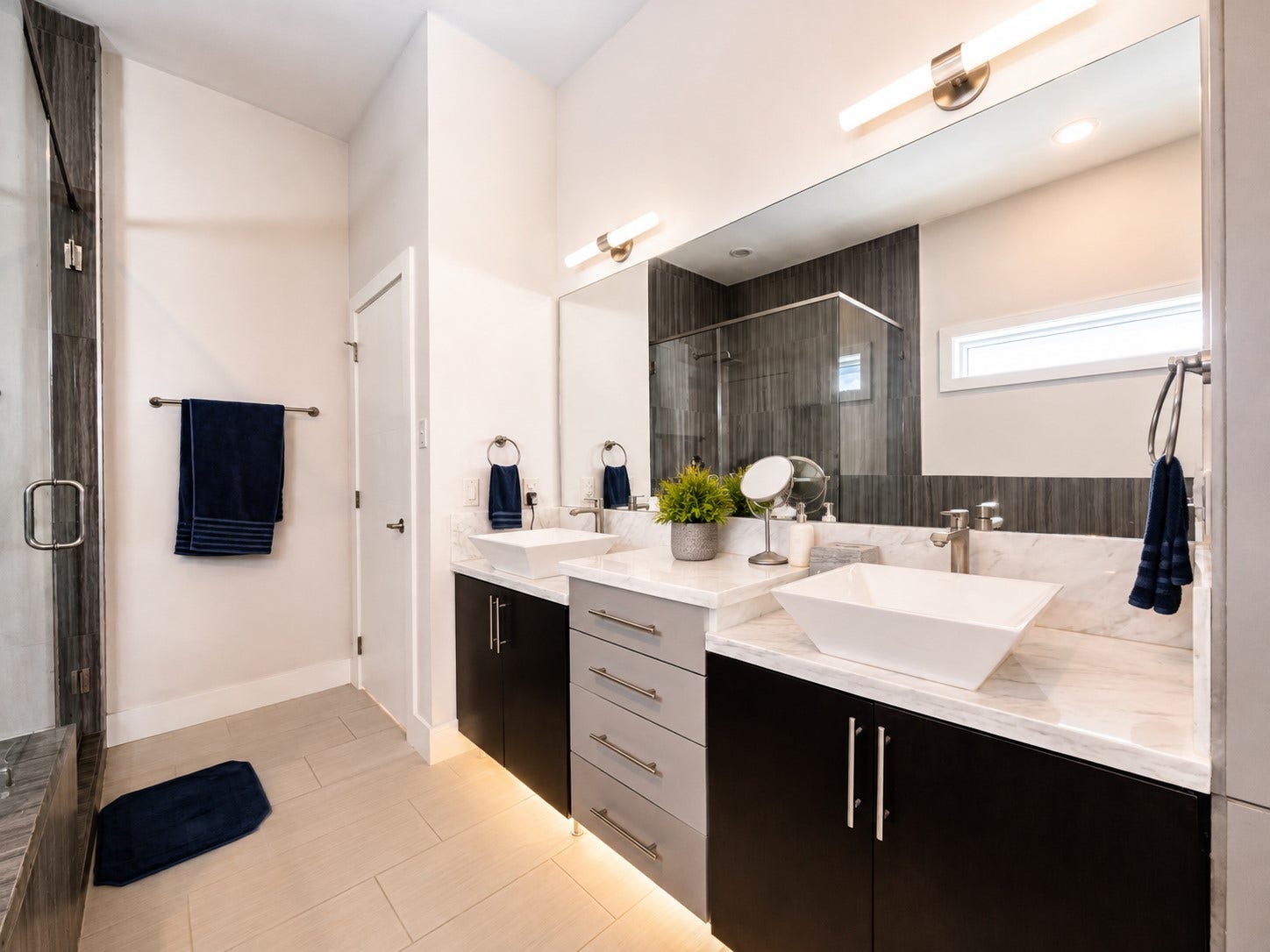 29-primary bdrm full bath