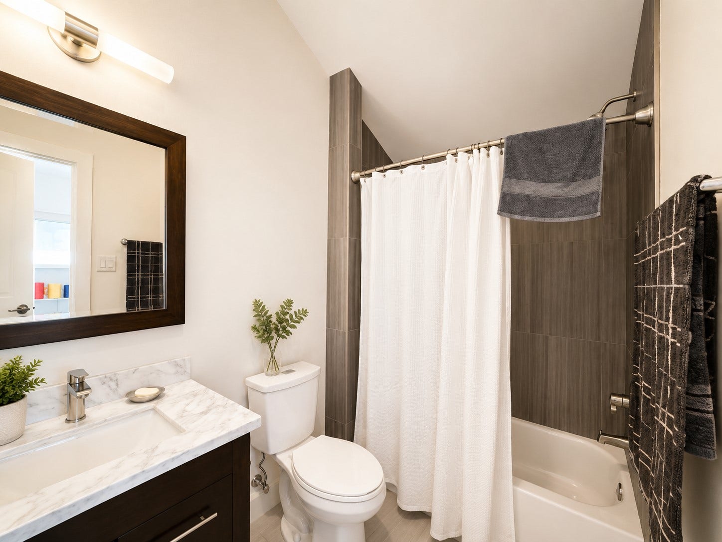 38-full bath 3rd floor