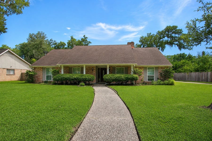 Property photo for 15322 Wandering Trail, Friendswood, TX