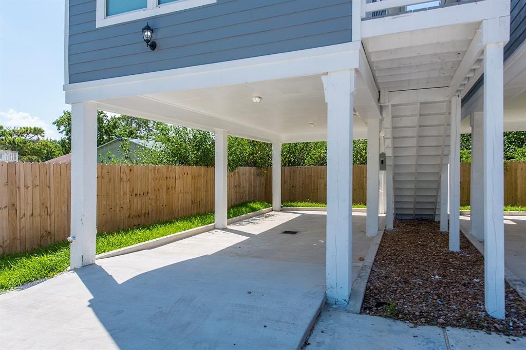 203 6th St, #D, San Leon, TX 77539 Fence is also in fantastic condition.