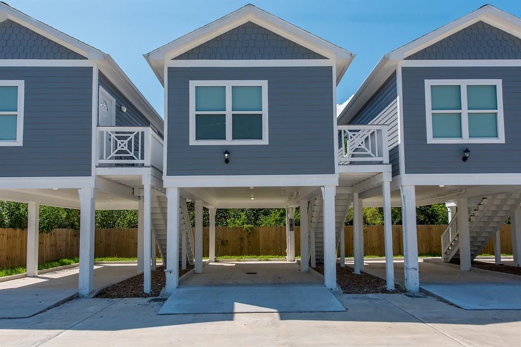 203 6th St, #D, San Leon, TX 77539 Another look. The homes have tankless hot water heaters.