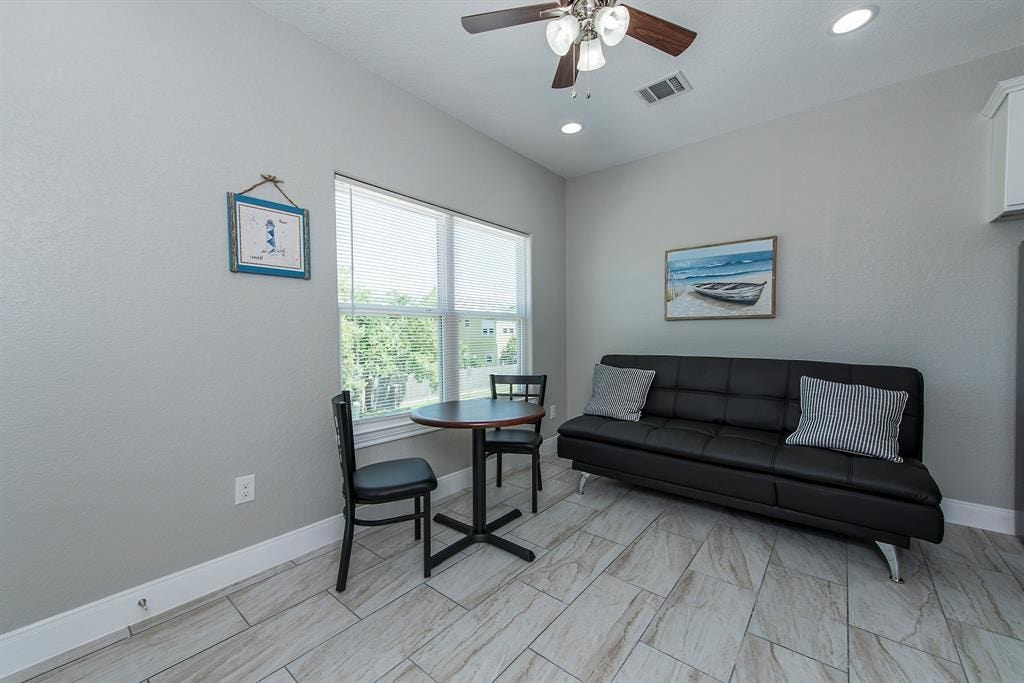 203 6th St, #D, San Leon, TX 77539 Recessed lighting, ceiling fans, blinds and gray walls.