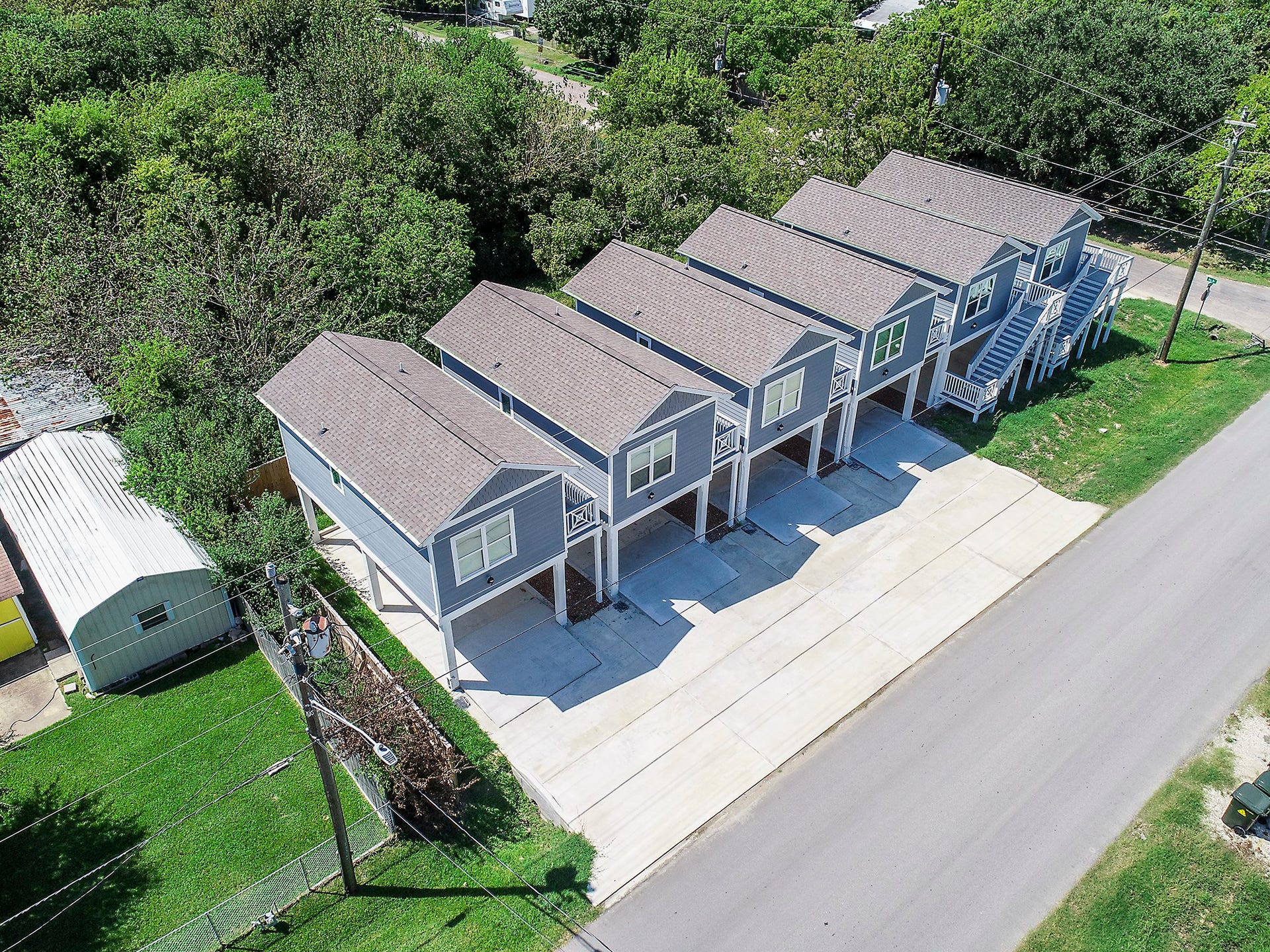 203 6th St, #D, San Leon, TX 77539 Property has 1 bedroom, 1 bath & 2 car parking.