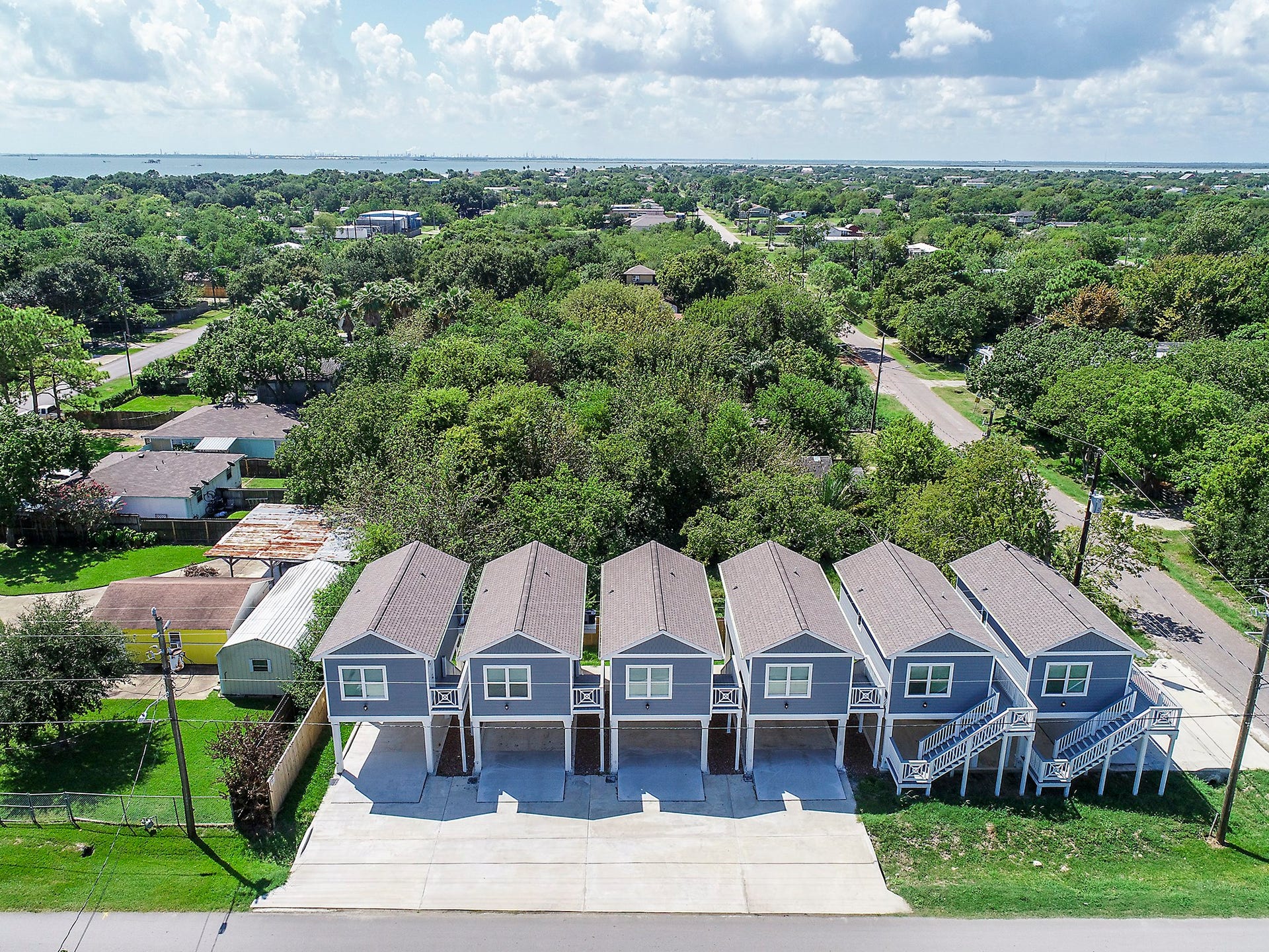 203 6th St, #D, San Leon, TX 77539 Located just minutes from Mooner Beach.
FULLY FURNISHED - READY TO LEASE!!