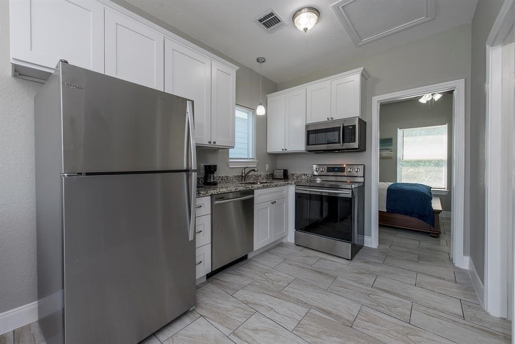 203 6th St, #D, San Leon, TX 77539 Granite Countertops, Stainless Steel Sink (and Appliances),
Faucets & Pendant Lighting.