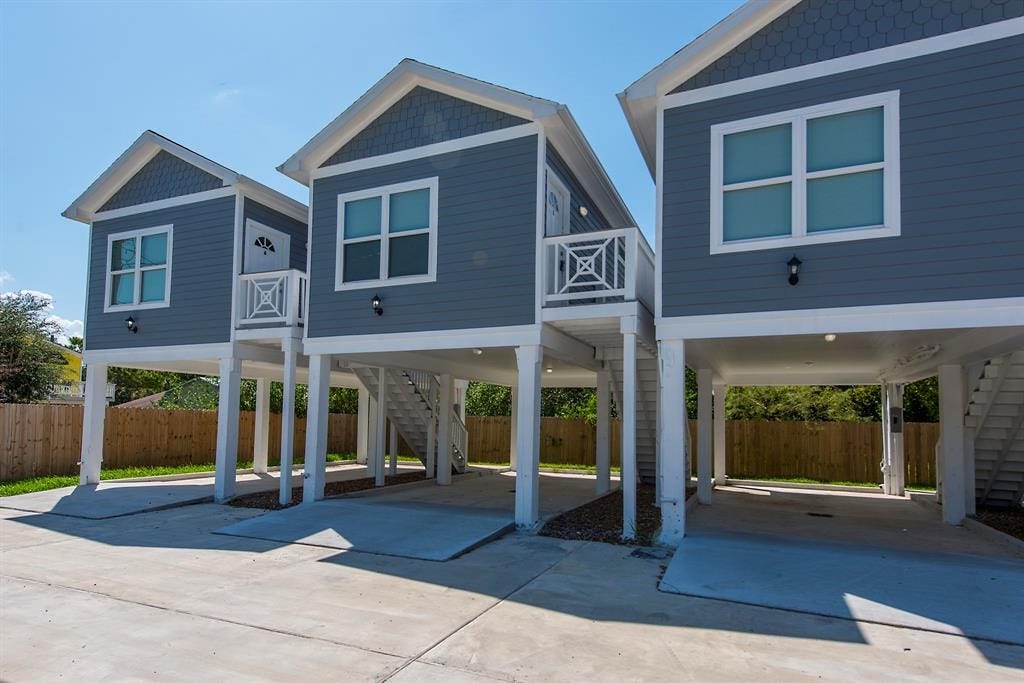 203 6th St, #D, San Leon, TX 77539 Parking for each unit!