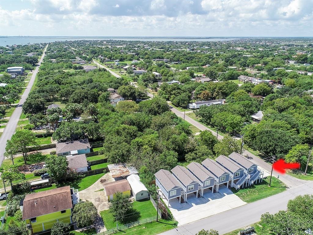 203 6th St, #D, San Leon, TX 77539 Located near the water!