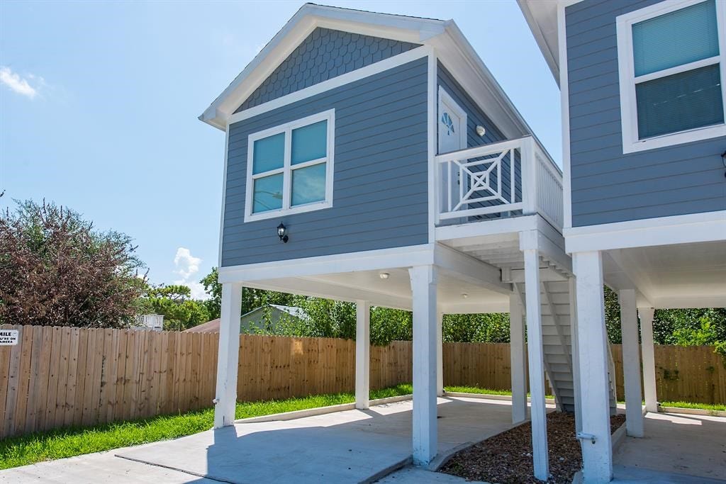 203 6th St, #D, San Leon, TX 77539 Wonderful homes ready for immediate move-in! Great exterior lighting as well.