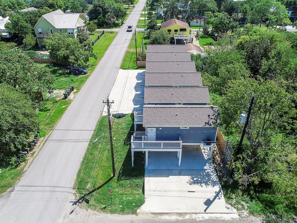 203 6th St, #D, San Leon, TX 77539 Call The Somich-Harris Team for additional information.