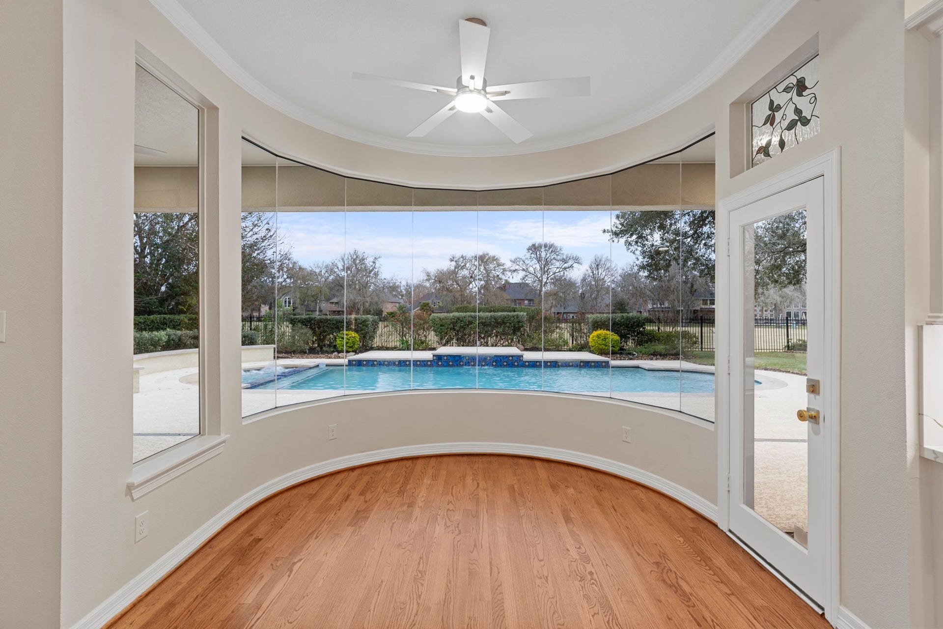 7322 Greatwood Lake Drive, Sugar Land, TX 77479 Butt glazed glass Breakfast room