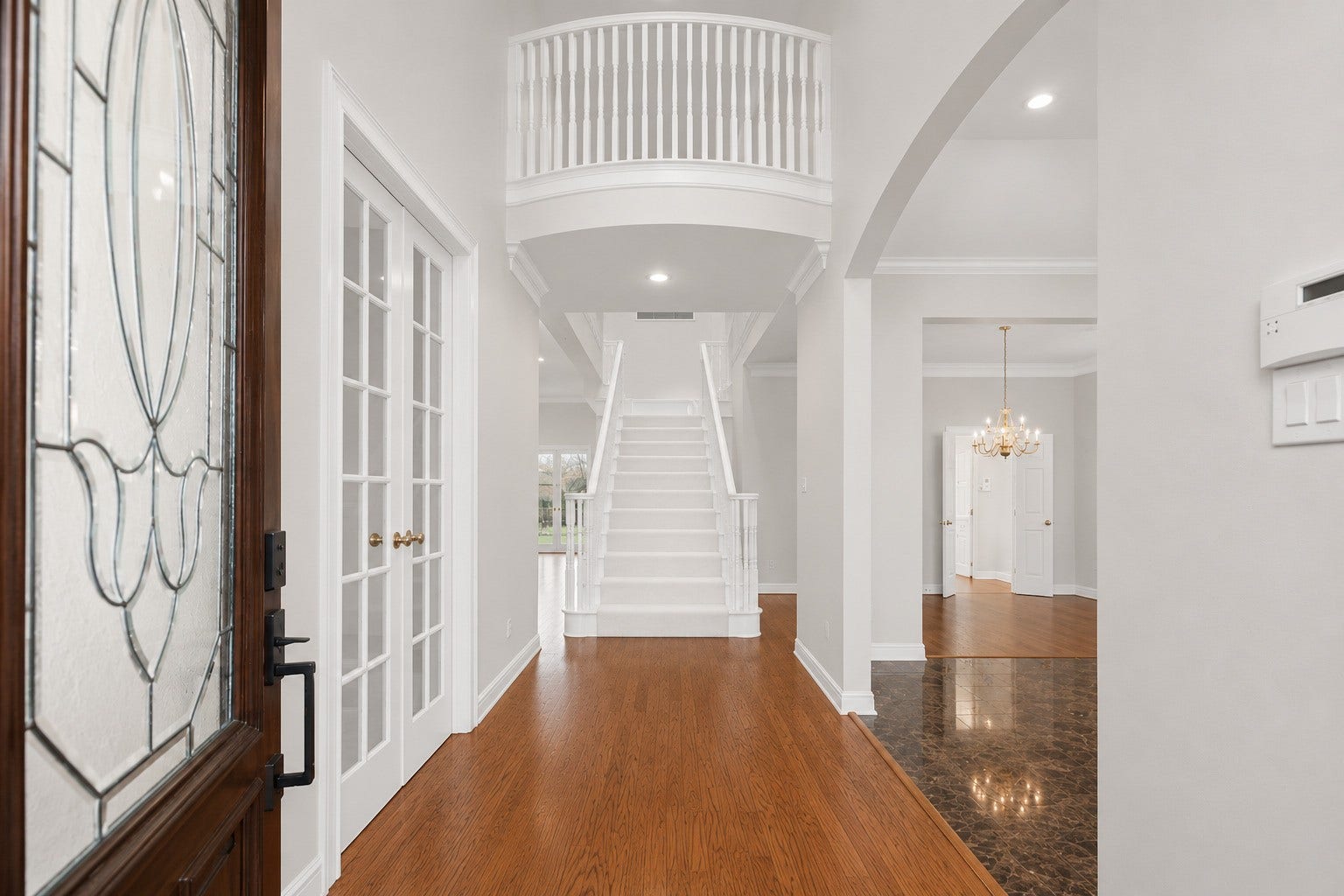 7322 Greatwood Lake Drive, Sugar Land, TX 77479 23-foot-high Formal Entry