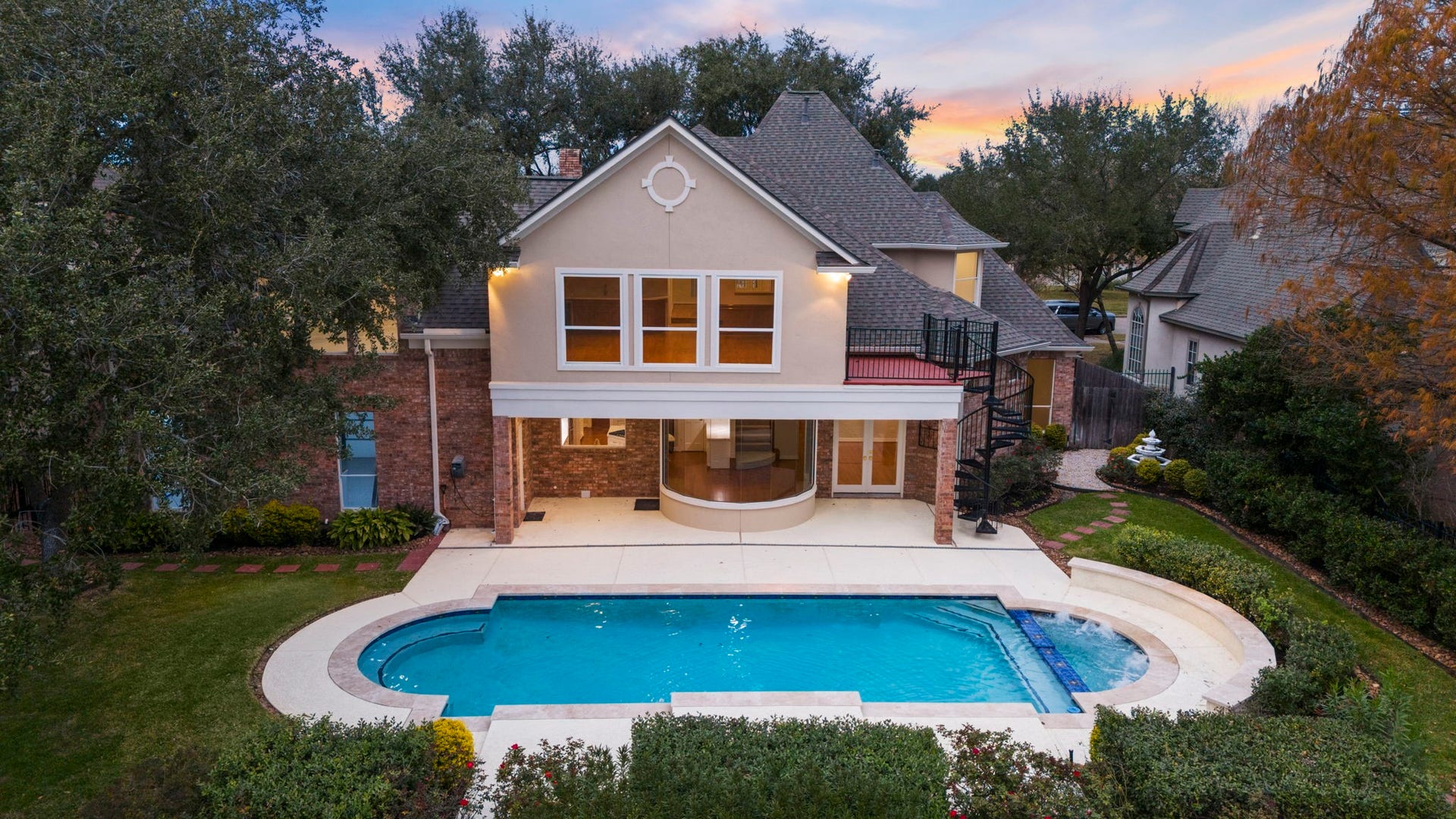 7322 Greatwood Lake Drive, Sugar Land, TX 77479 Well-manicured grounds for your family and friends...and co-workers if you so choose